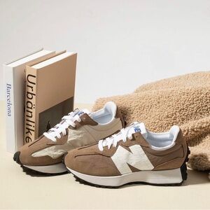 New Balance 327 Sneakers